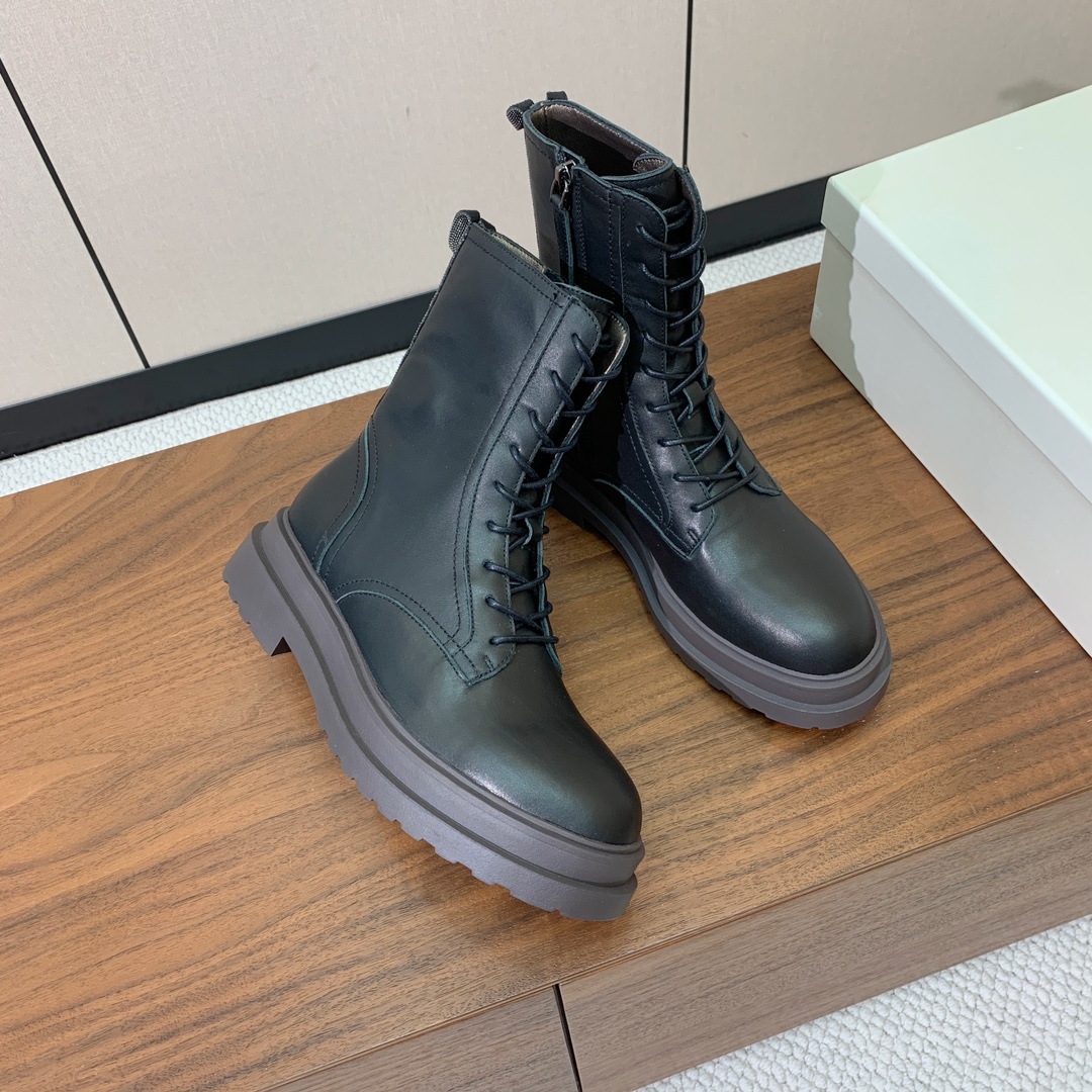 【BRUNELL* CUCINELL*】新款绑带短靴。鞋面牛反绒，牛皮。羊皮内里，原版开模五金，橡胶大底