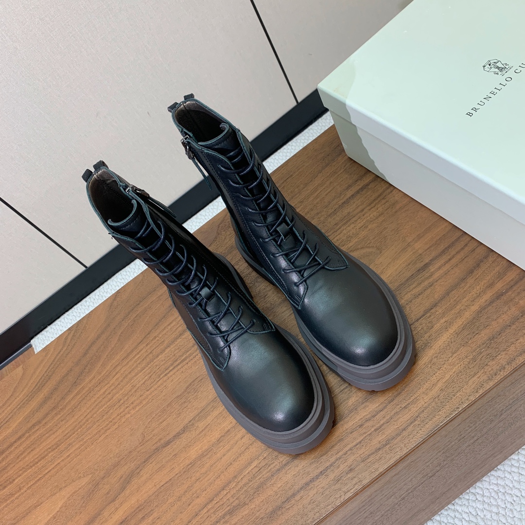 【BRUNELL* CUCINELL*】新款绑带短靴。鞋面牛反绒，牛皮。羊皮内里，原版开模五金，橡胶大底
