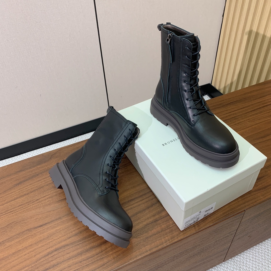 【BRUNELL* CUCINELL*】新款绑带短靴。鞋面牛反绒，牛皮。羊皮内里，原版开模五金，橡胶大底
