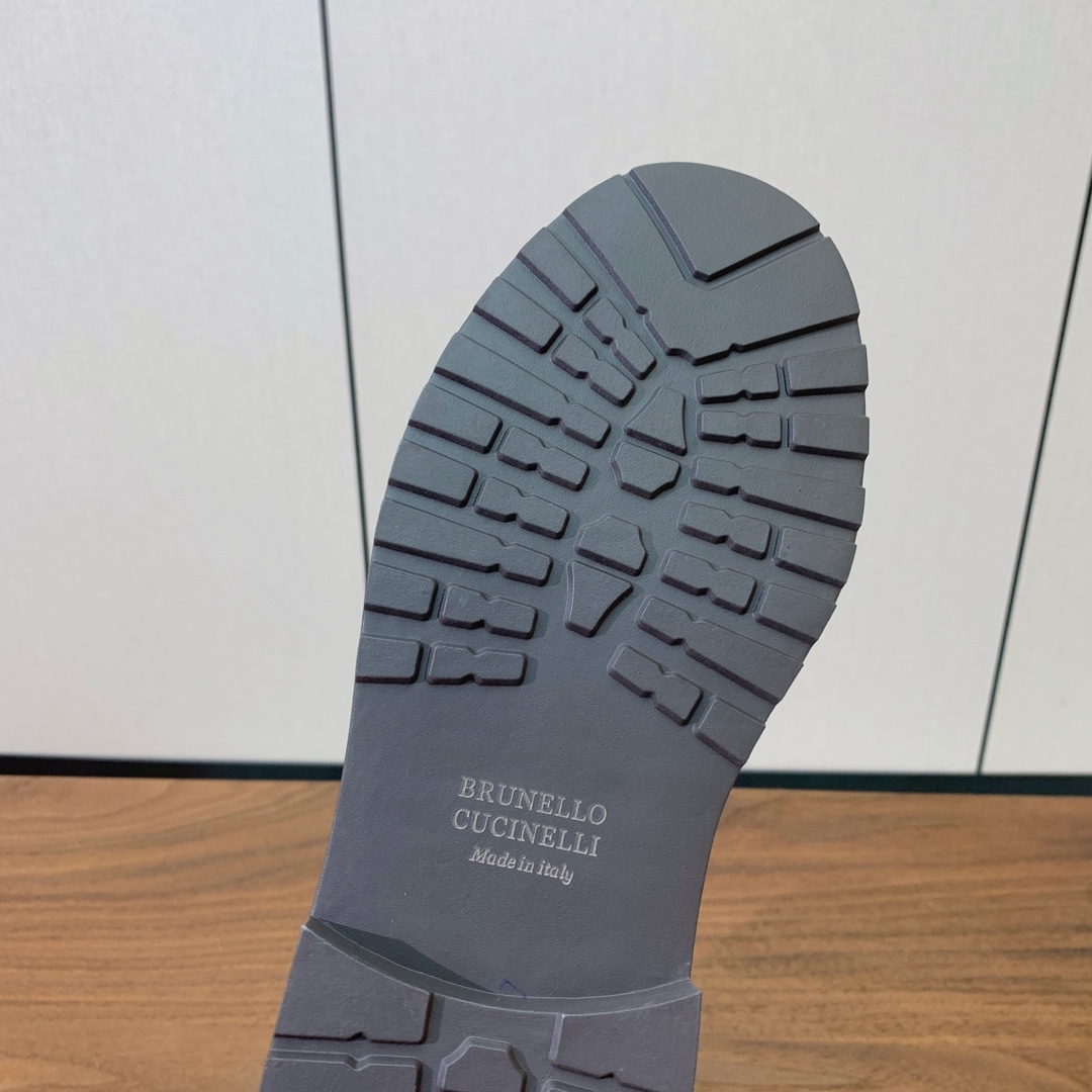 【BRUNELL* CUCINELL*】新款绑带短靴。鞋面牛反绒，牛皮。羊皮内里，原版开模五金，橡胶大底
