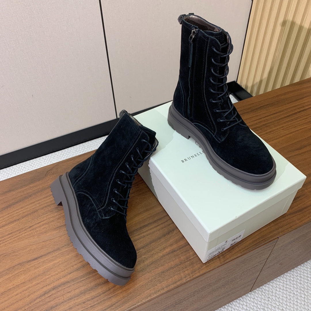 【BRUNELL* CUCINELL*】新款绑带短靴。鞋面牛反绒，牛皮。羊皮内里，原版开模五金，橡胶大底