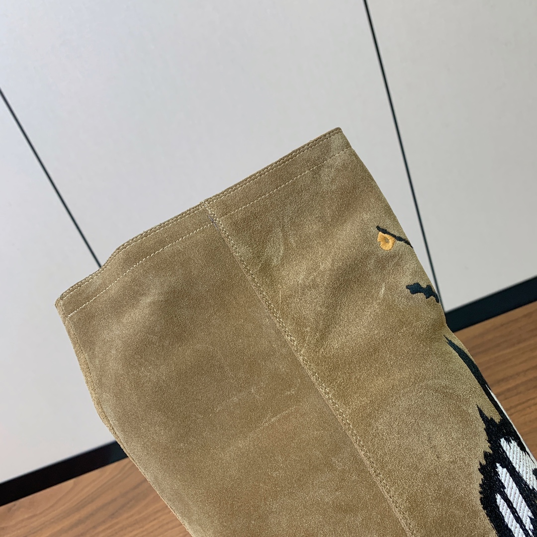【ISABEL MARANT】流苏刺绣长靴。简约百搭款。材质：鞋面头层牛反绒。牛皮内里，真皮大底。码数：