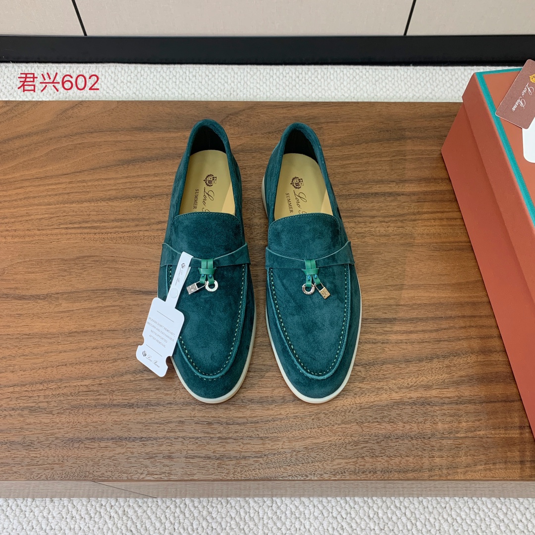 【Loro Piana】乐福鞋。意大利顶级羊绒复古优雅低调奢华。时尚性与皮料实用性同样兼具依然全网最高品