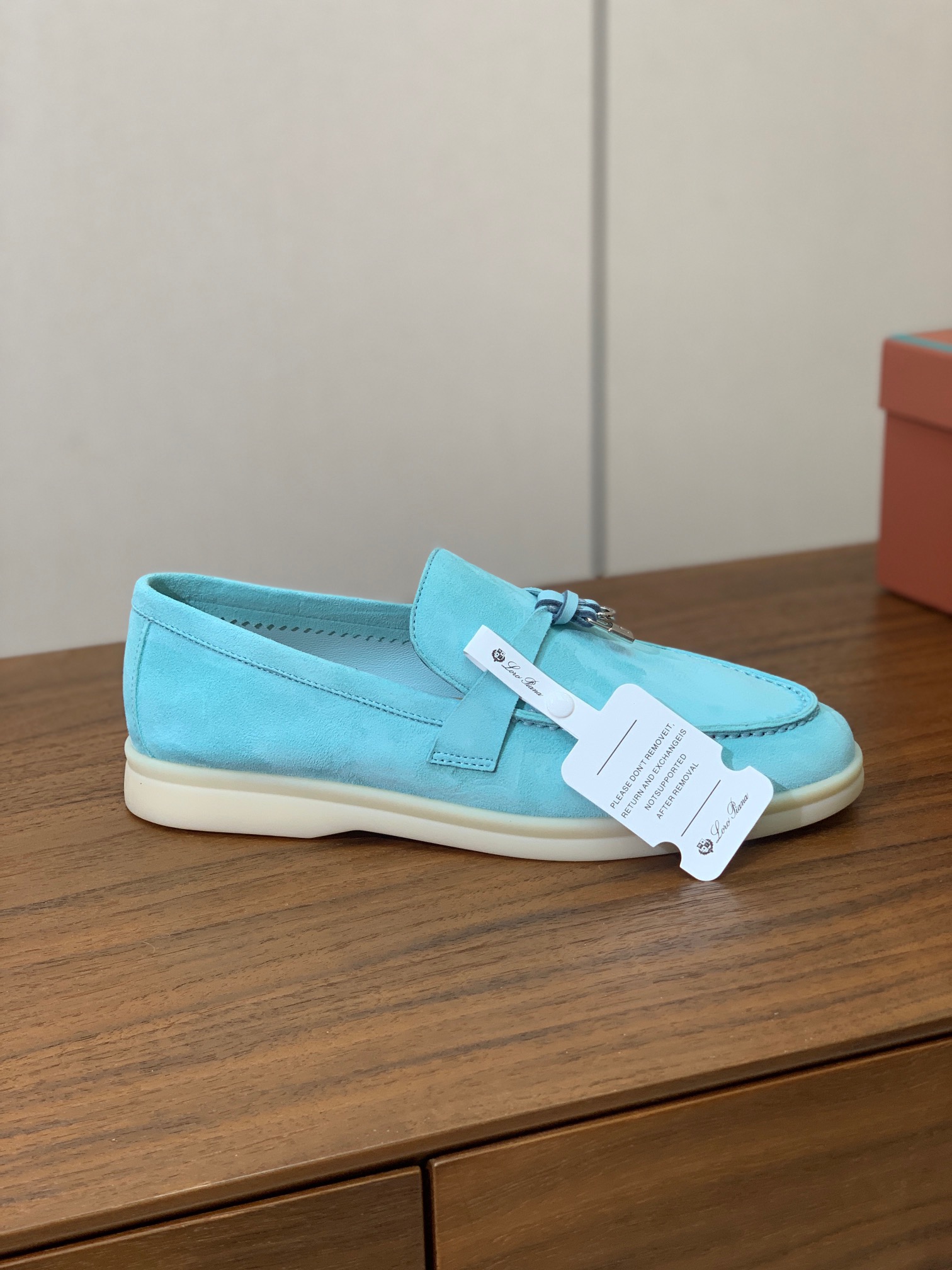 【Loro Piana】乐福鞋。意大利顶级羊绒复古优雅低调奢华。时尚性与皮料实用性同样兼具依然全网最高品
