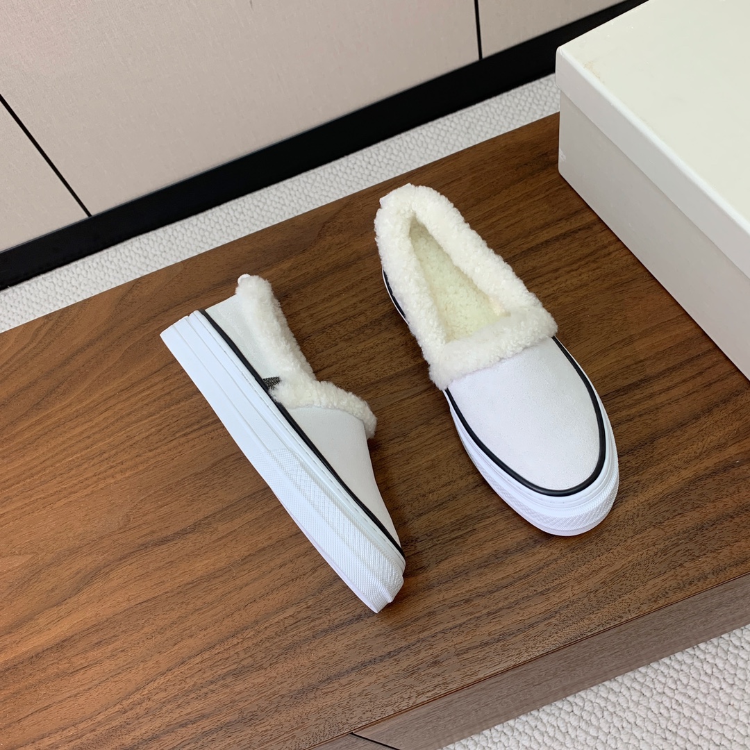 【Brunell* Cucinell*】羊毛里乐福鞋。鞋面采用进口牛绒，羊毛内里，原版开模大底！上脚超舒