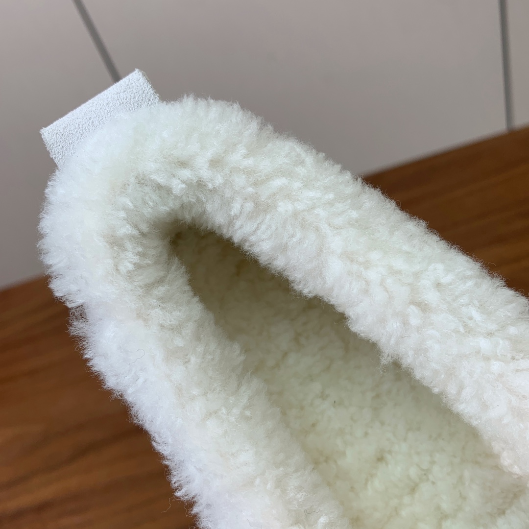 【Brunell* Cucinell*】羊毛里乐福鞋。鞋面采用进口牛绒，羊毛内里，原版开模大底！上脚超舒