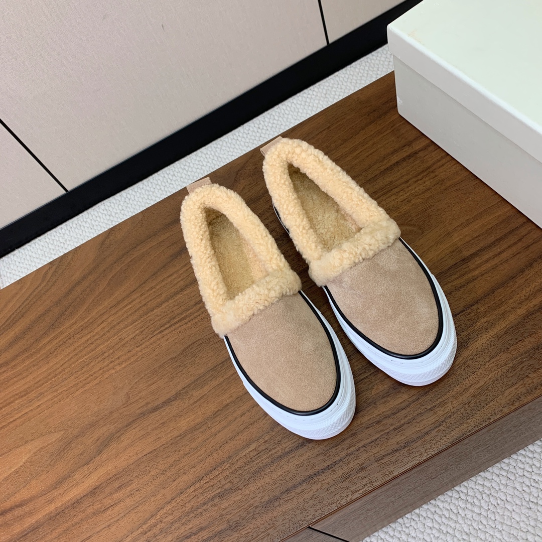 【Brunell* Cucinell*】羊毛里乐福鞋。鞋面采用进口牛绒，羊毛内里，原版开模大底！上脚超舒