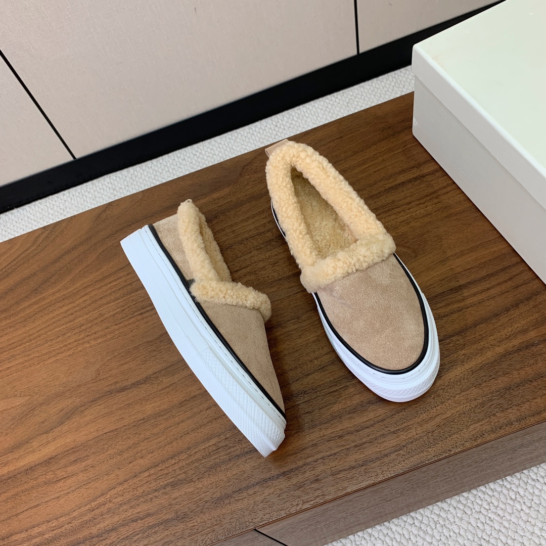 【Brunell* Cucinell*】羊毛里乐福鞋。鞋面采用进口牛绒，羊毛内里，原版开模大底！上脚超舒