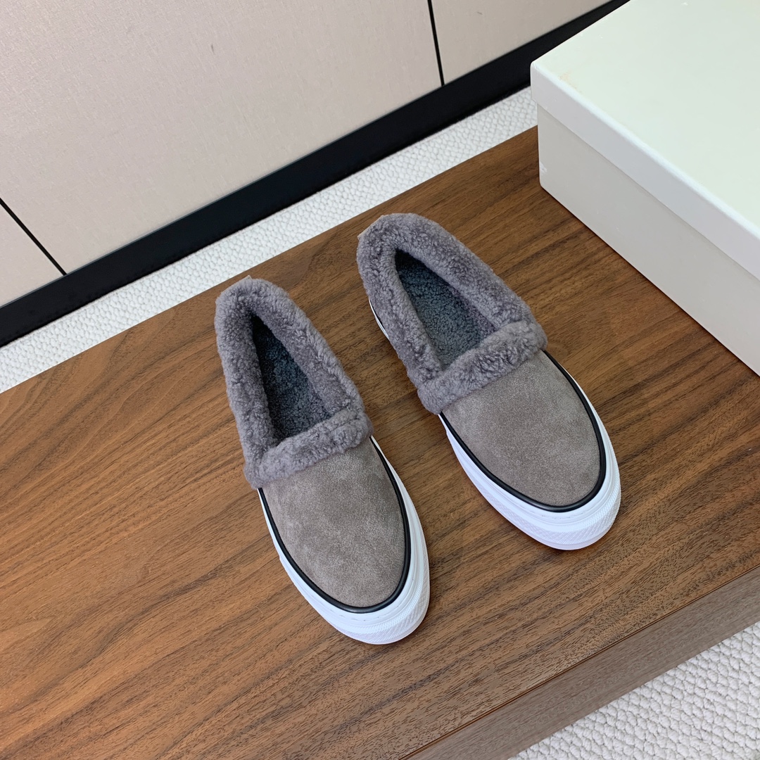 【Brunell* Cucinell*】羊毛里乐福鞋。鞋面采用进口牛绒，羊毛内里，原版开模大底！上脚超舒