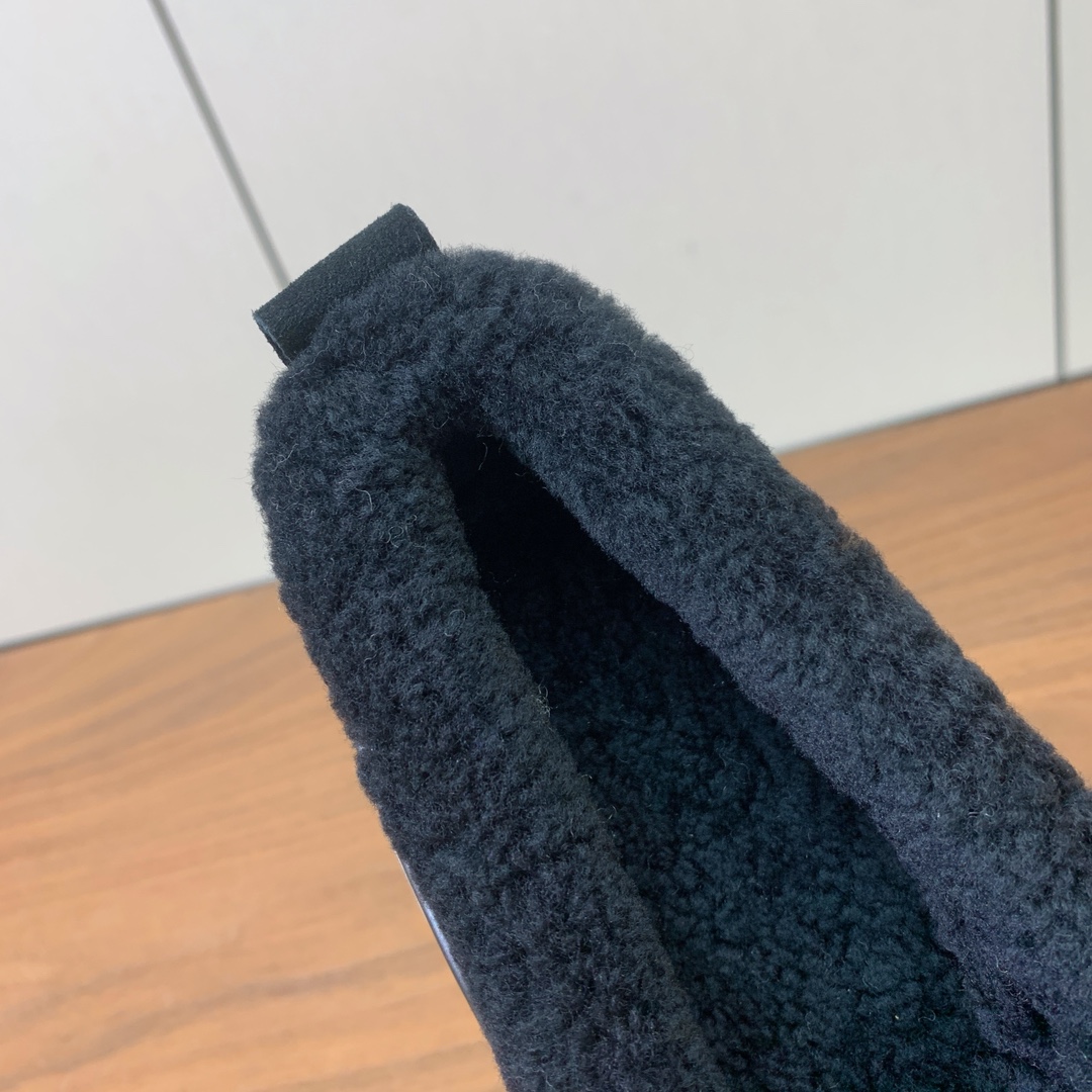 【Brunell* Cucinell*】羊毛里乐福鞋。鞋面采用进口牛绒，羊毛内里，原版开模大底！上脚超舒