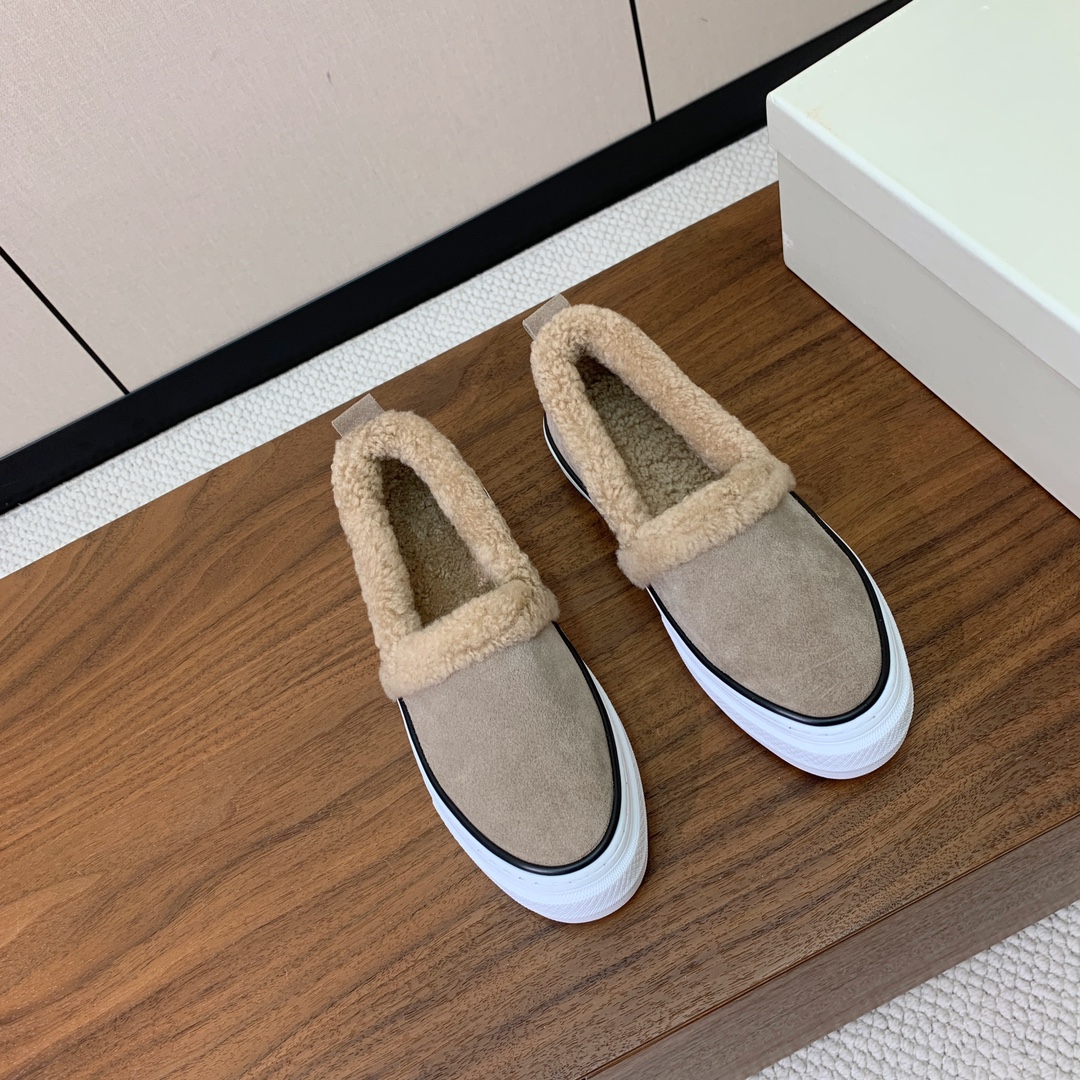 【Brunell* Cucinell*】羊毛里乐福鞋。鞋面采用进口牛绒，羊毛内里，原版开模大底！上脚超舒