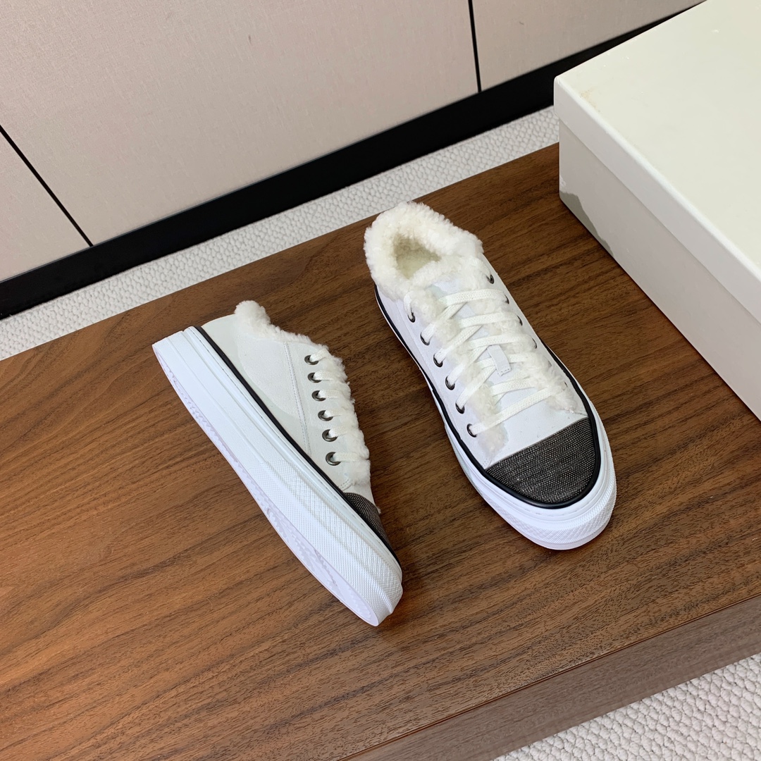 【Brunell* Cucinell*】羊毛里休闲鞋。鞋面采用进口牛绒，羊毛内里，原版开模大底！上脚超舒