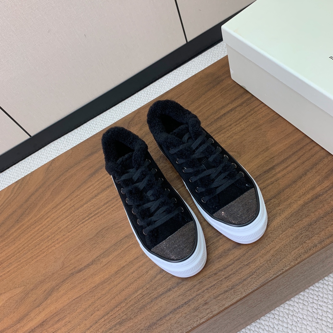 【Brunell* Cucinell*】羊毛里休闲鞋。鞋面采用进口牛绒，羊毛内里，原版开模大底！上脚超舒