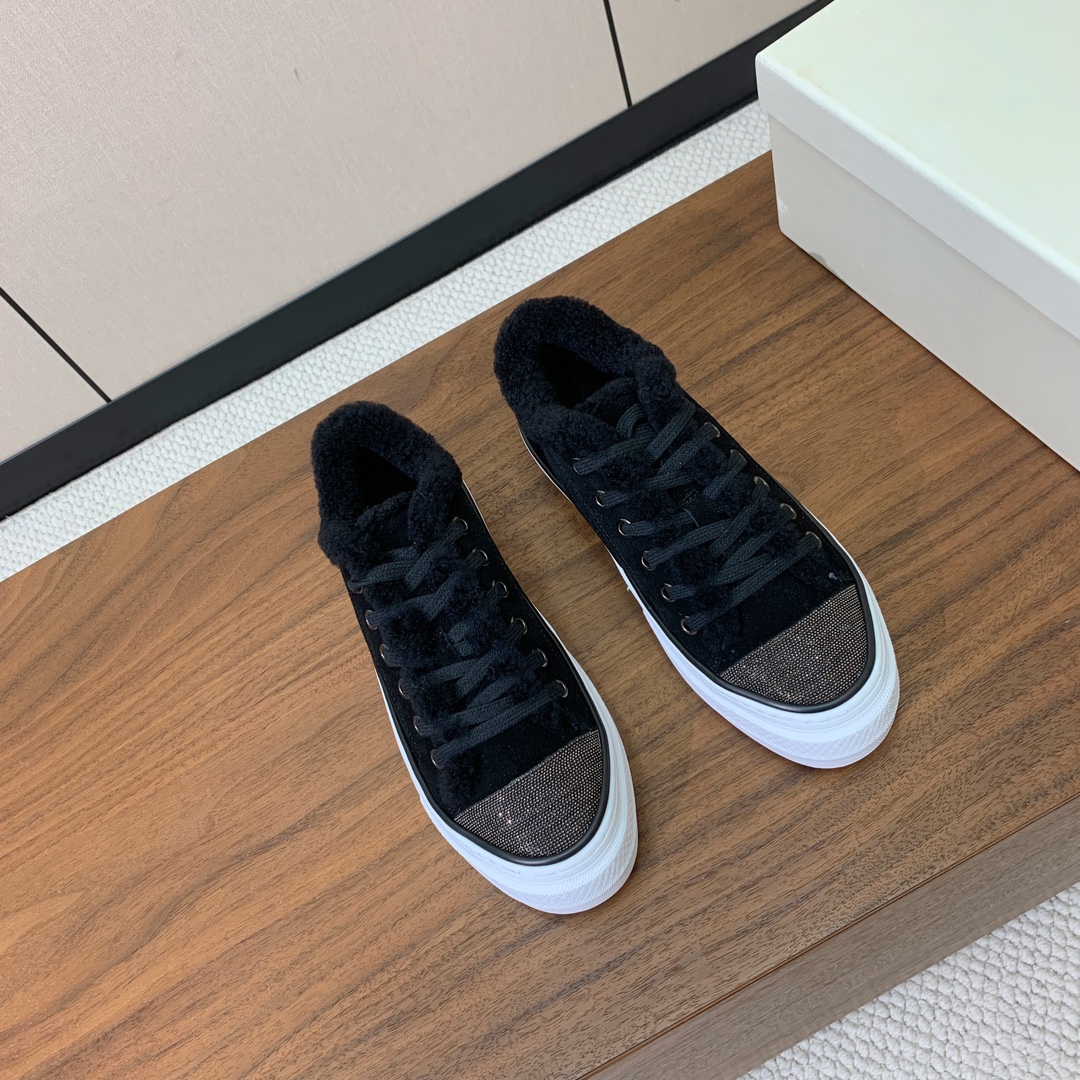 【Brunell* Cucinell*】羊毛里休闲鞋。鞋面采用进口牛绒，羊毛内里，原版开模大底！上脚超舒