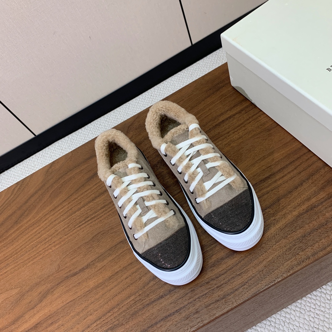 【Brunell* Cucinell*】羊毛里休闲鞋。鞋面采用进口牛绒，羊毛内里，原版开模大底！上脚超舒
