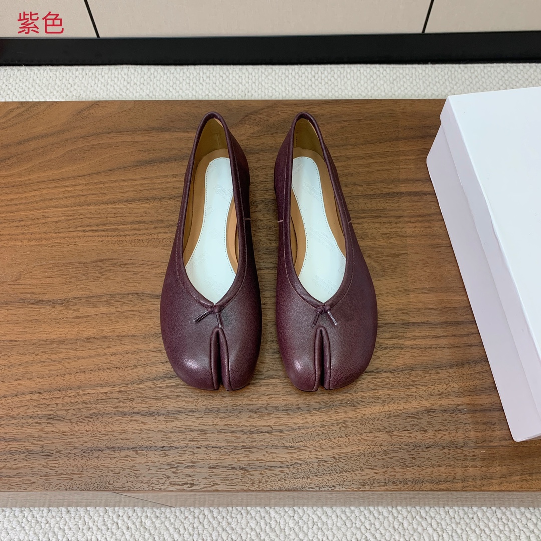 【Maison Margie*a】玛吉拉分趾单鞋。复古韵味，显瘦百搭。鞋面原版植柔羊皮、爆裂皮。羊皮内里