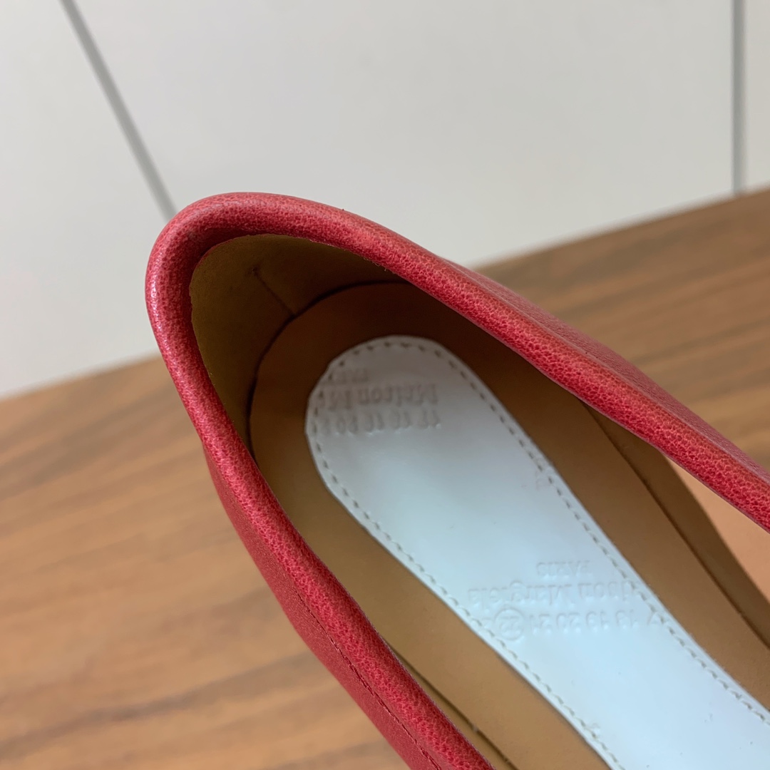 【Maison Margie*a】玛吉拉分趾单鞋。复古韵味，显瘦百搭。鞋面原版植柔羊皮、爆裂皮。羊皮内里