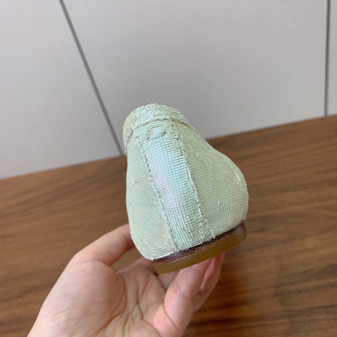 【Maison Margie*a】玛吉拉分趾单鞋。复古韵味，显瘦百搭。鞋面原版植柔羊皮、爆裂皮、刀割皮。