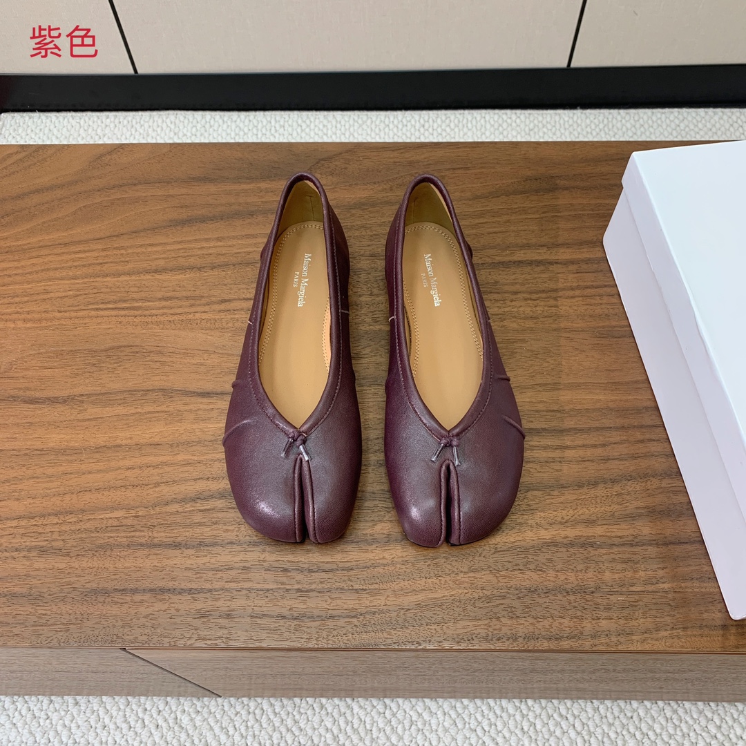 【Maison Margie*a】玛吉拉分趾单鞋。复古韵味，显瘦百搭。鞋面原版植柔羊皮、爆裂皮、刀割皮。