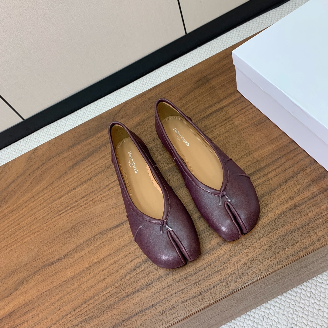 【Maison Margie*a】玛吉拉分趾单鞋。复古韵味，显瘦百搭。鞋面原版植柔羊皮、爆裂皮、刀割皮。