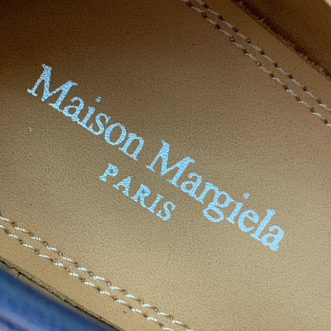 【Maison Margie*a】玛吉拉分趾单鞋。复古韵味，显瘦百搭。鞋面原版植柔羊皮、爆裂皮、刀割皮。