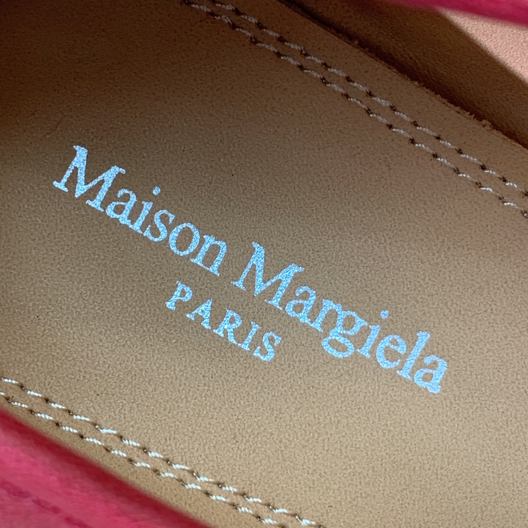 【Maison Margie*a】玛吉拉分趾单鞋。复古韵味，显瘦百搭。鞋面原版植柔羊皮、爆裂皮、刀割皮。