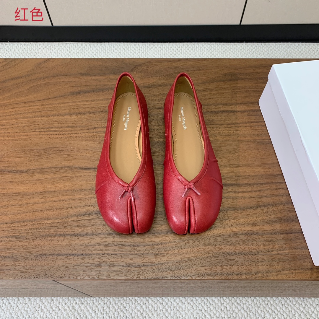 【Maison Margie*a】玛吉拉分趾单鞋。复古韵味，显瘦百搭。鞋面原版植柔羊皮、爆裂皮、刀割皮。