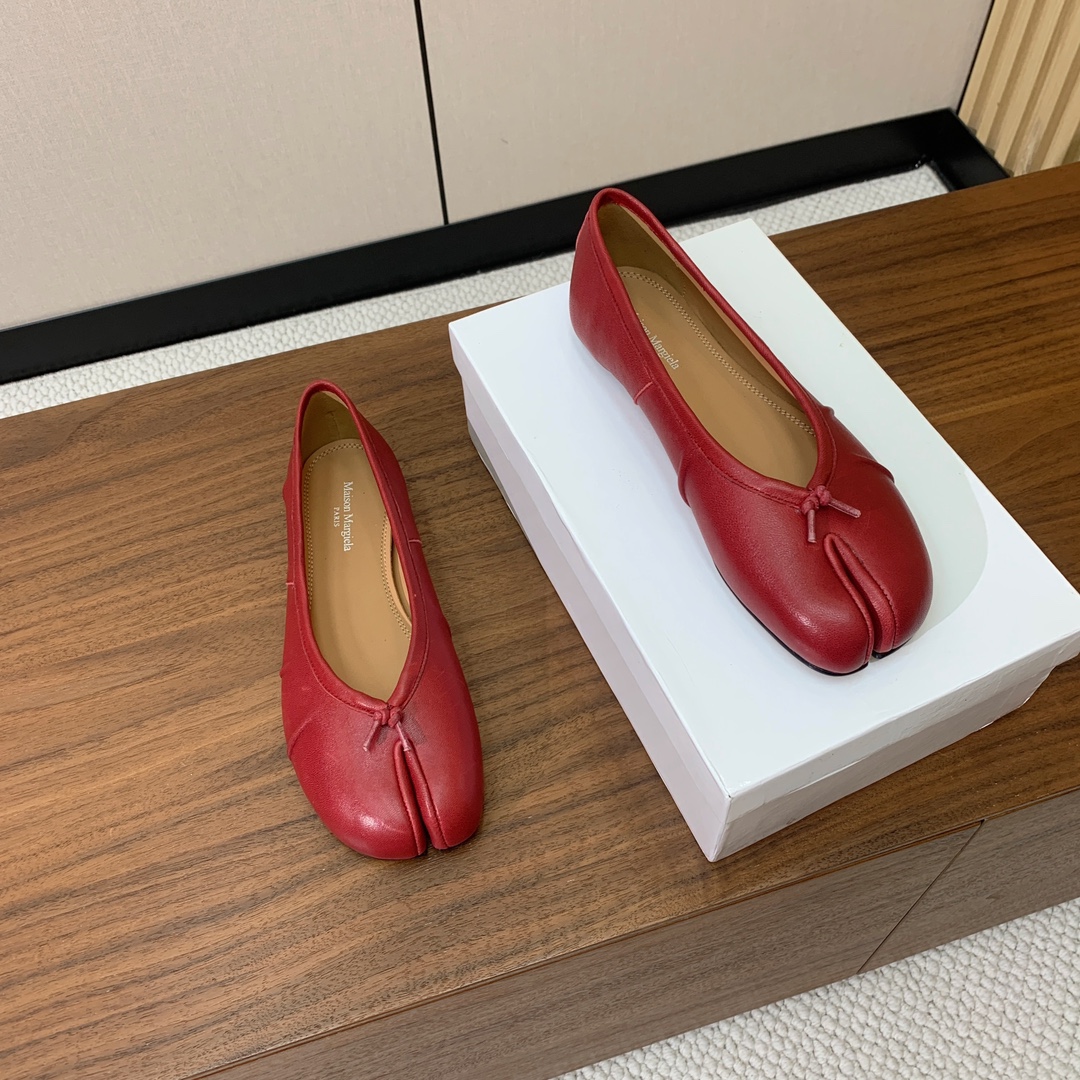 【Maison Margie*a】玛吉拉分趾单鞋。复古韵味，显瘦百搭。鞋面原版植柔羊皮、爆裂皮、刀割皮。
