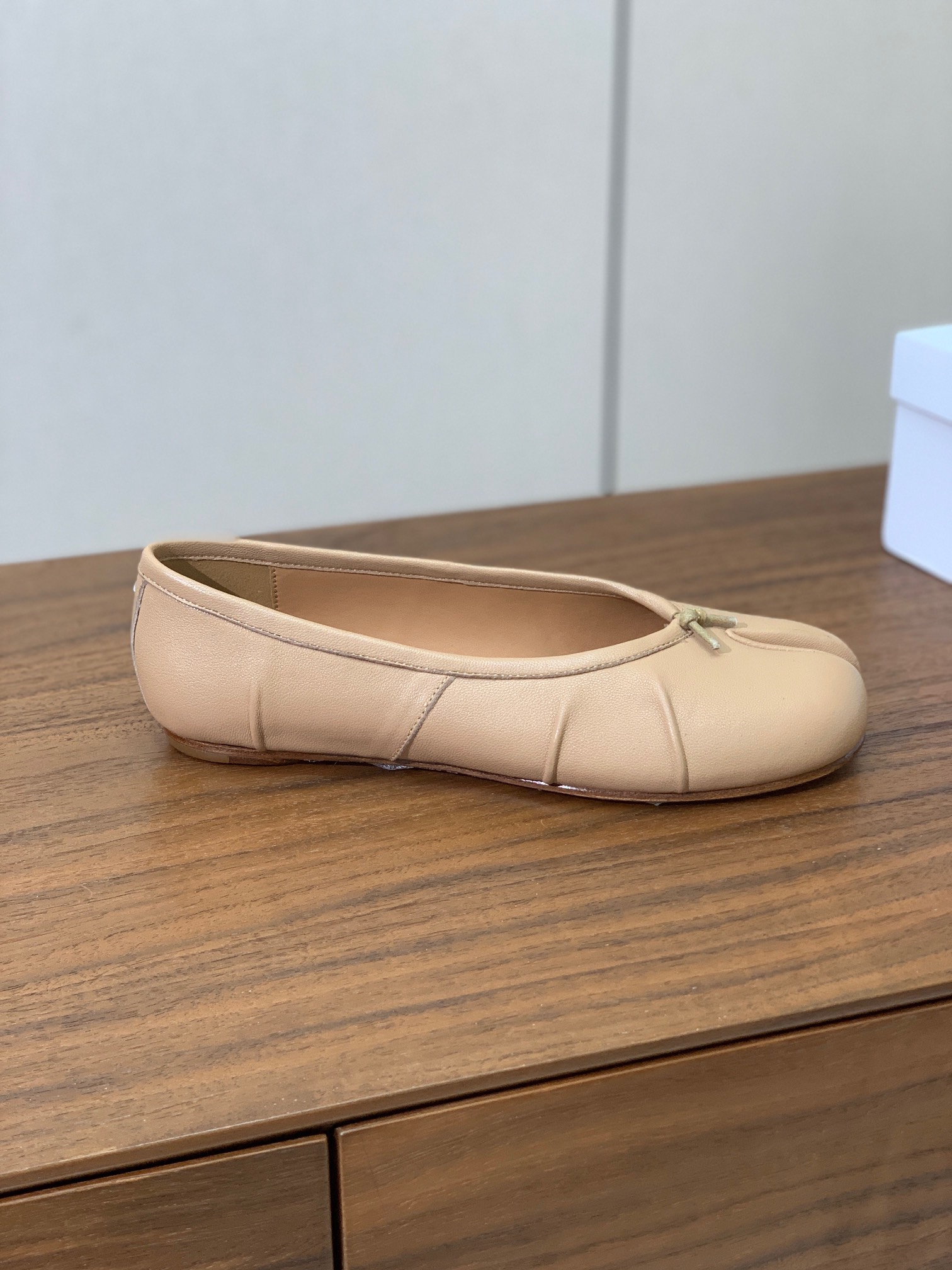 【Maison Margie*a】玛吉拉分趾单鞋。复古韵味，显瘦百搭。鞋面原版植柔羊皮、爆裂皮、刀割皮。