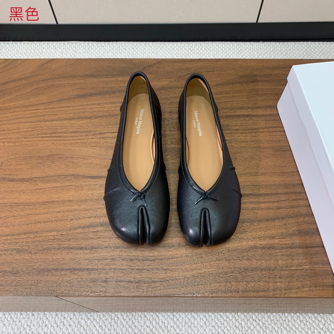 【Maison Margie*a】玛吉拉分趾单鞋。复古韵味，显瘦百搭。鞋面原版植柔羊皮、爆裂皮、刀割皮。