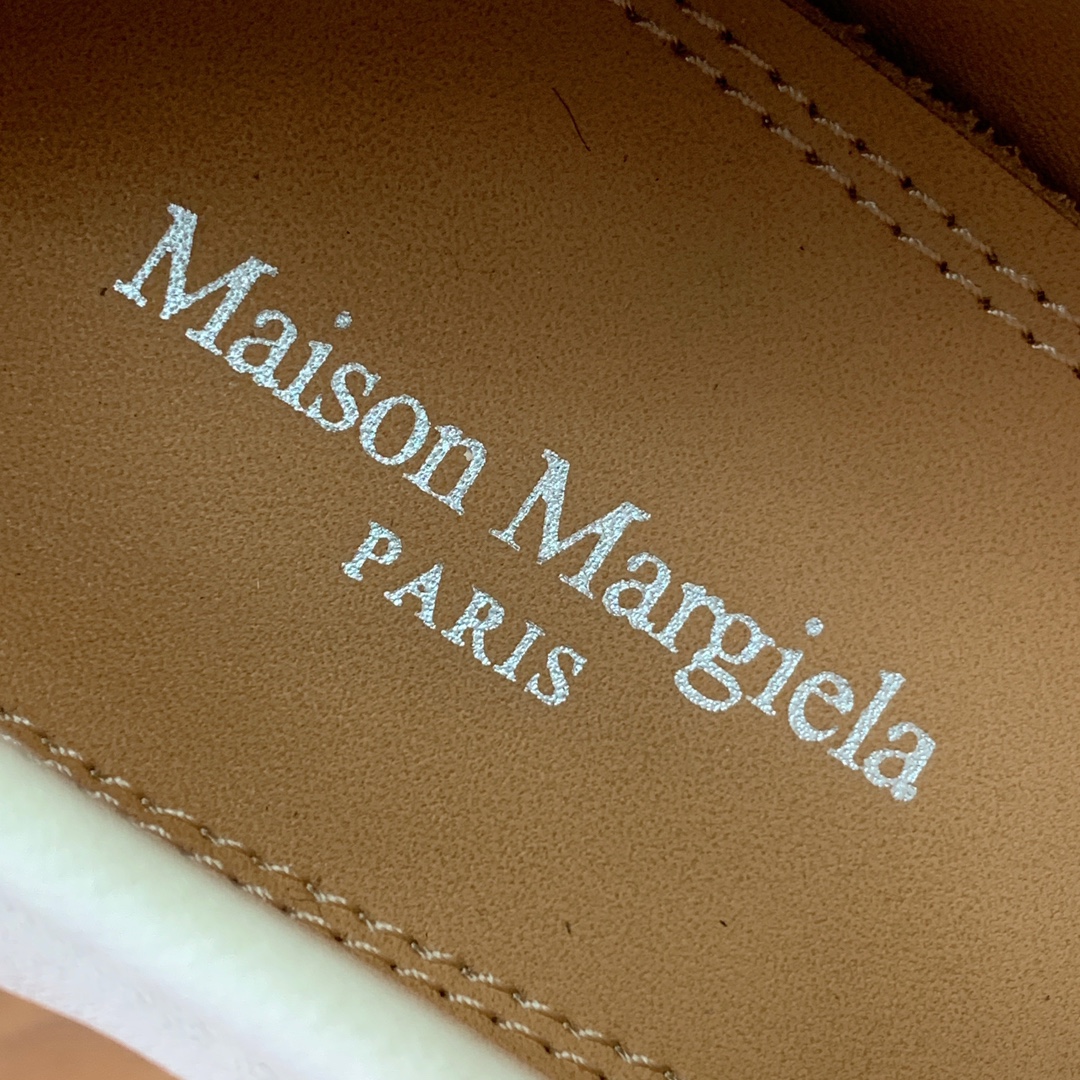 【Maison Margie*a】玛吉拉分趾单鞋。复古韵味，显瘦百搭。鞋面原版植柔羊皮、爆裂皮、刀割皮。