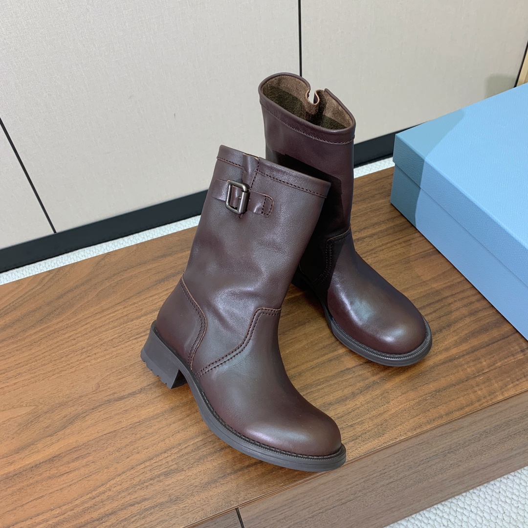 【Prad*】秋冬中靴。质感和细节拉满。鞋面定制小牛皮。原版大底码数：35-41 (40、41订做不退换