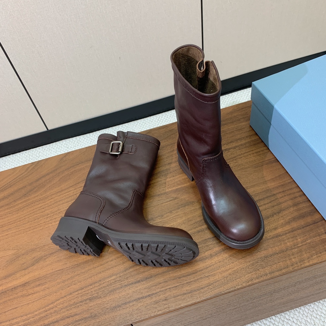 【Prad*】秋冬中靴。质感和细节拉满。鞋面定制小牛皮。原版大底码数：35-41 (40、41订做不退换