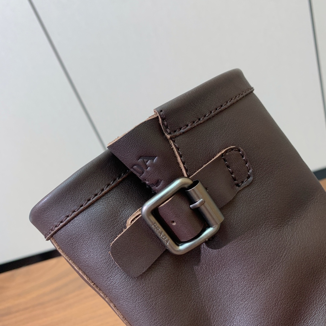 【Prad*】秋冬中靴。质感和细节拉满。鞋面定制小牛皮。原版大底码数：35-41 (40、41订做不退换