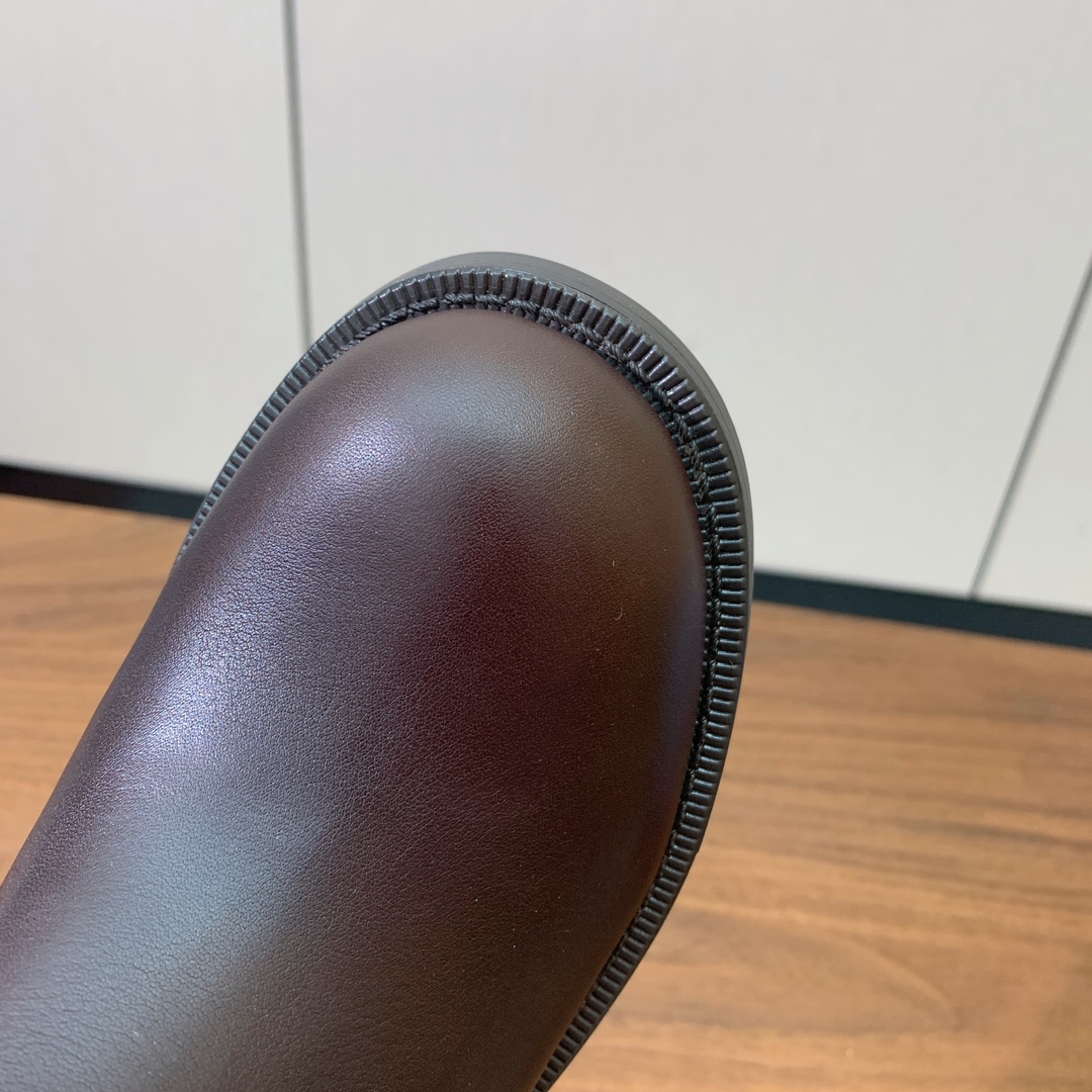 【Prad*】秋冬中靴。质感和细节拉满。鞋面定制小牛皮。原版大底码数：35-41 (40、41订做不退换