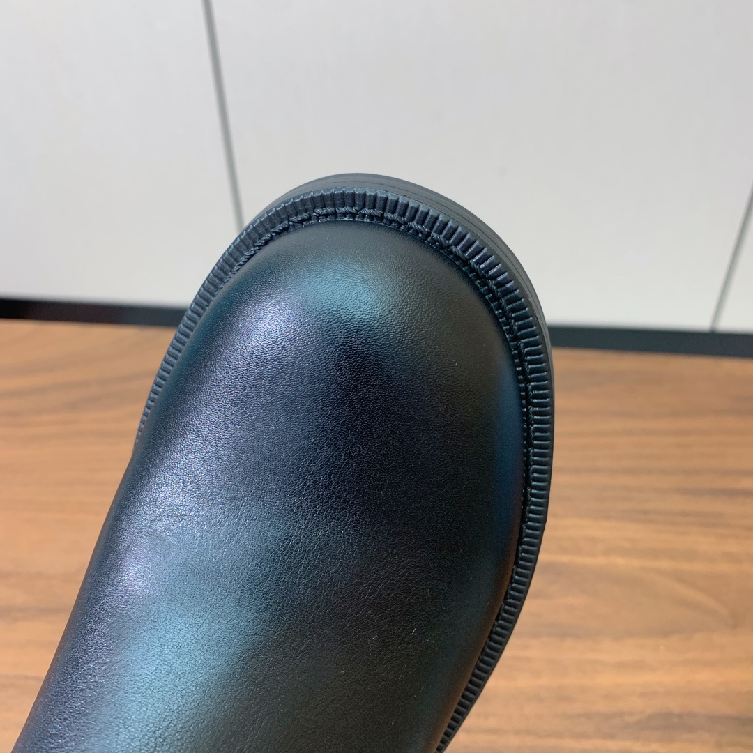 【Prad*】秋冬中靴。质感和细节拉满。鞋面定制小牛皮。原版大底码数:35-41 (40、41订做不退换