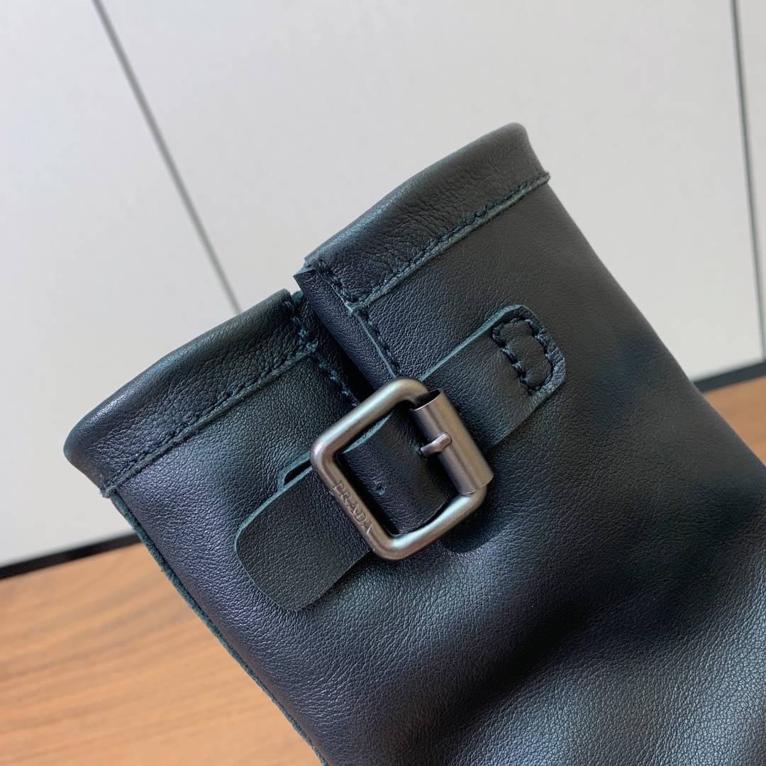 【Prad*】秋冬中靴。质感和细节拉满。鞋面定制小牛皮。原版大底码数:35-41 (40、41订做不退换