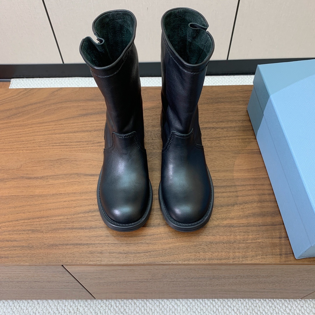 【Prad*】秋冬中靴。质感和细节拉满。鞋面定制小牛皮。原版大底码数:35-41 (40、41订做不退换