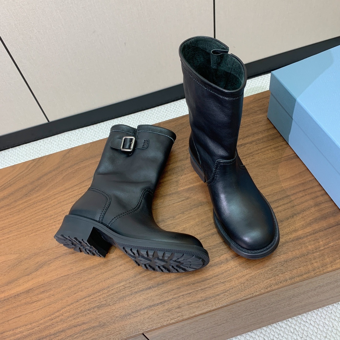 【Prad*】秋冬中靴。质感和细节拉满。鞋面定制小牛皮。原版大底码数:35-41 (40、41订做不退换