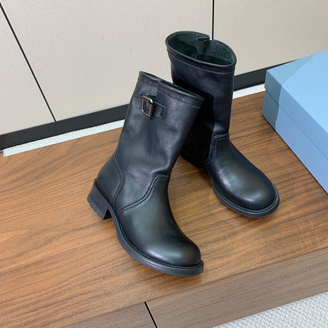 【Prad*】秋冬中靴。质感和细节拉满。鞋面定制小牛皮。原版大底码数:35-41 (40、41订做不退换