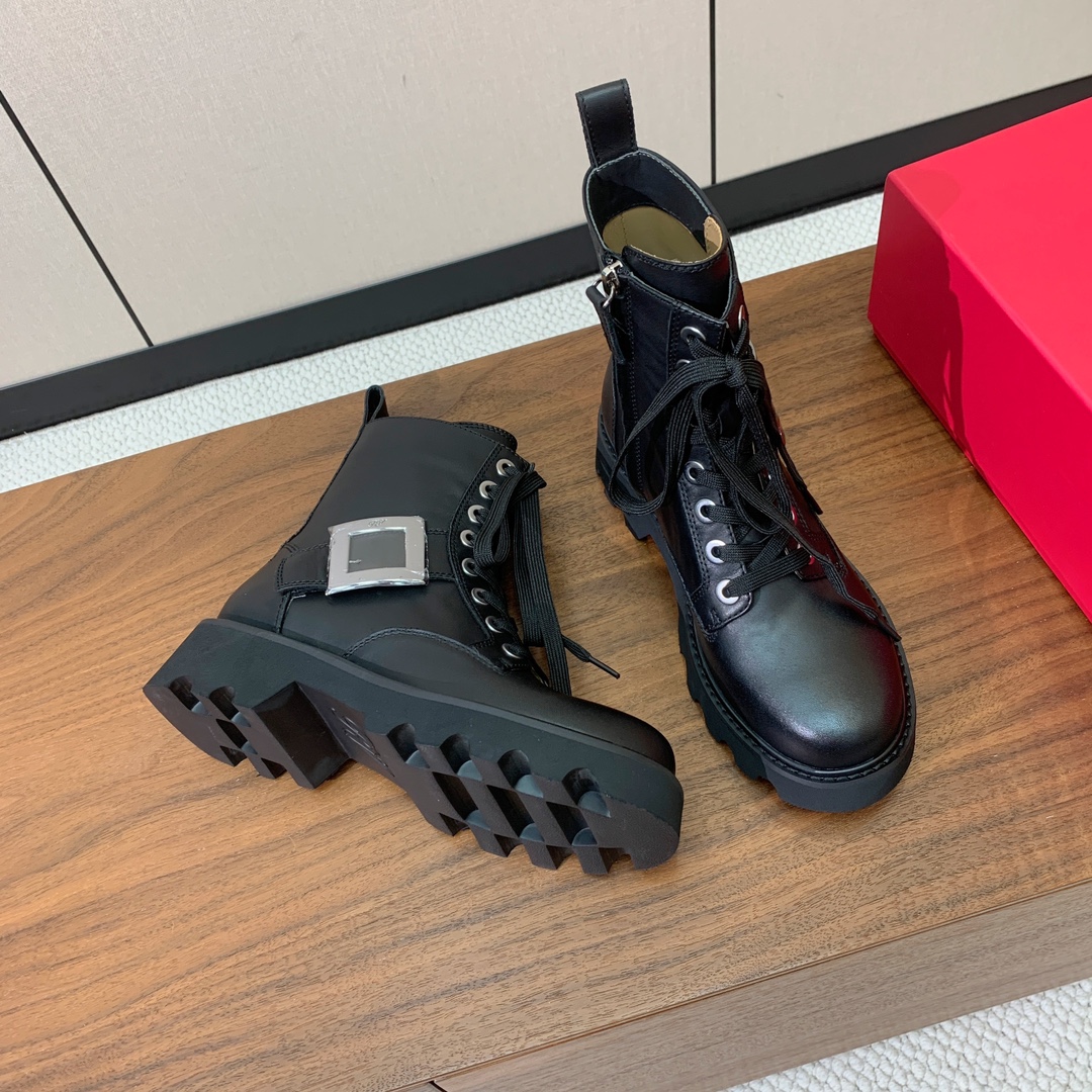 Roger Vivier Black Leather Ankle Boots with Iconic Buckle Detailing 4 i1756858940 3019 1