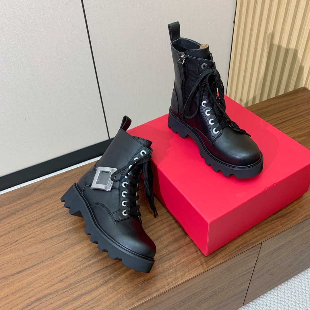 Roger Vivier Black Leather Ankle Boots with Iconic Buckle Detailing 7 i1756858941 1128 4
