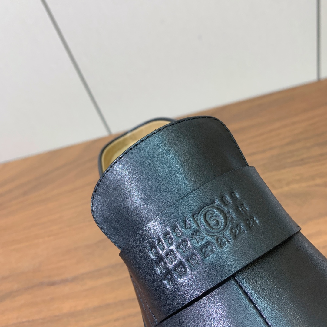 【Maison Margie*a】马吉拉穆勒鞋。复古韵味，显瘦百搭。鞋面定制牛皮。牛皮内里及垫脚。真皮大
