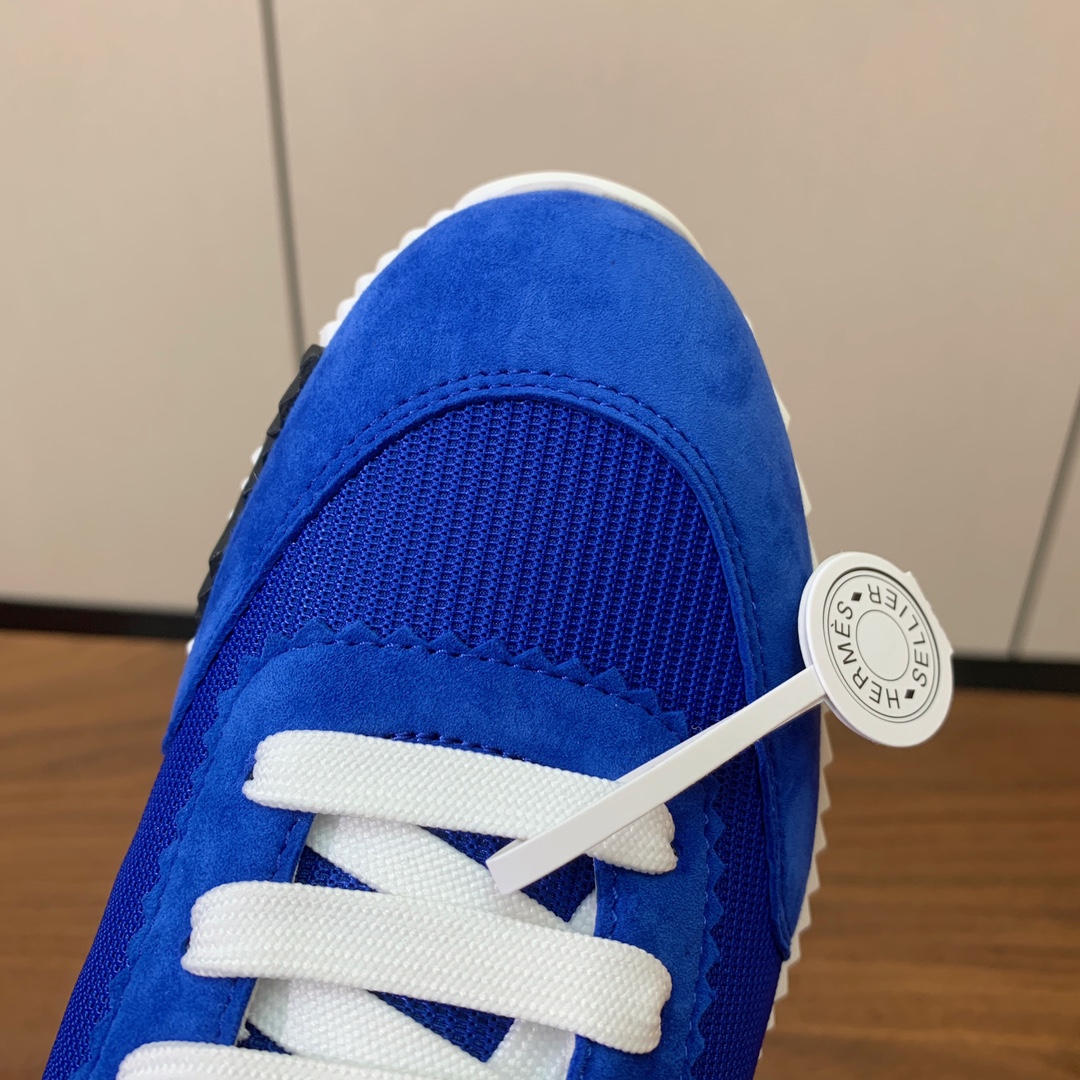 【Herm*s】情侣款顶级版本运动鞋。上脚轻便舒适。鞋面羊京搭配定制网面。羊皮垫脚。增高3cm。原版开模