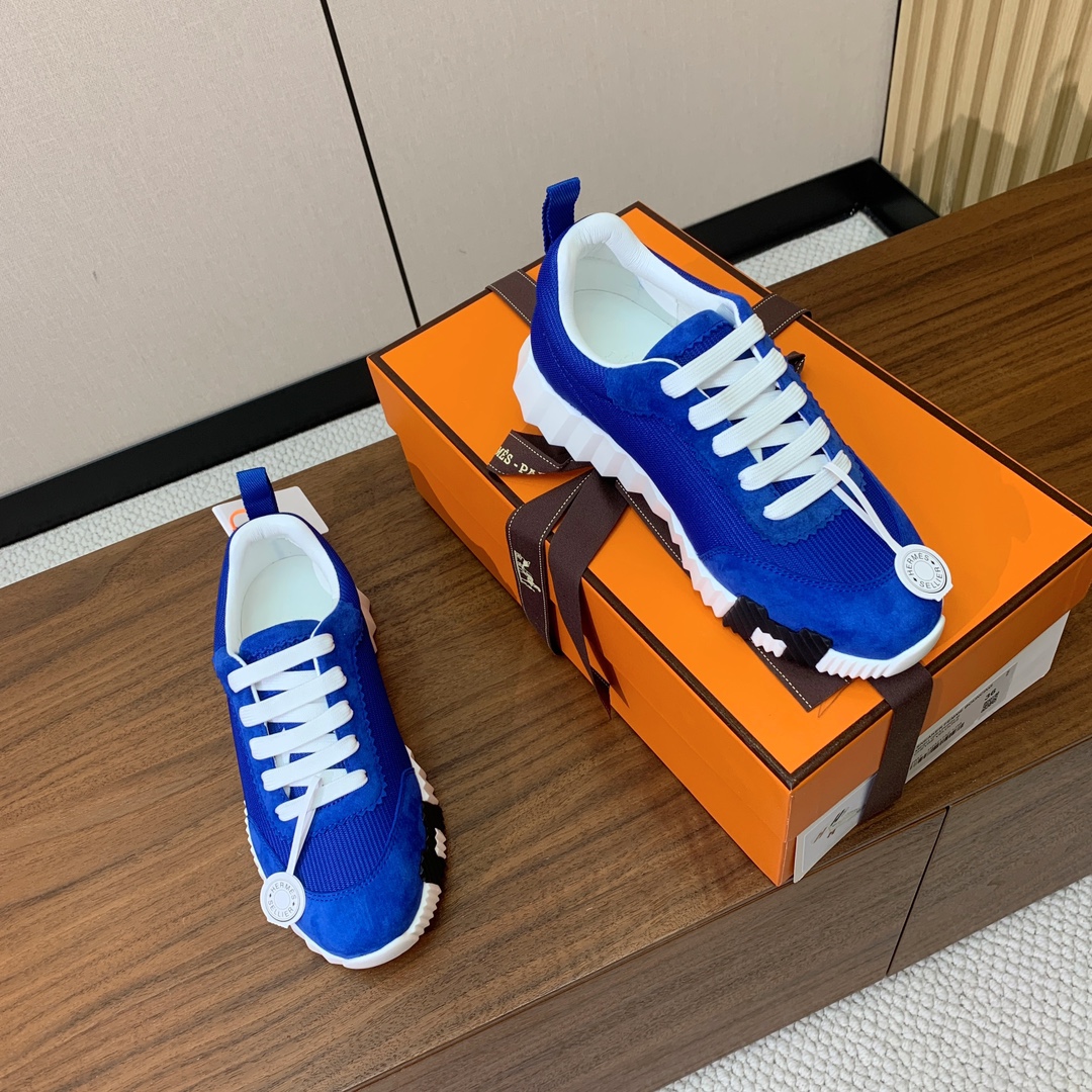 【Herm*s】情侣款顶级版本运动鞋。上脚轻便舒适。鞋面羊京搭配定制网面。羊皮垫脚。增高3cm。原版开模