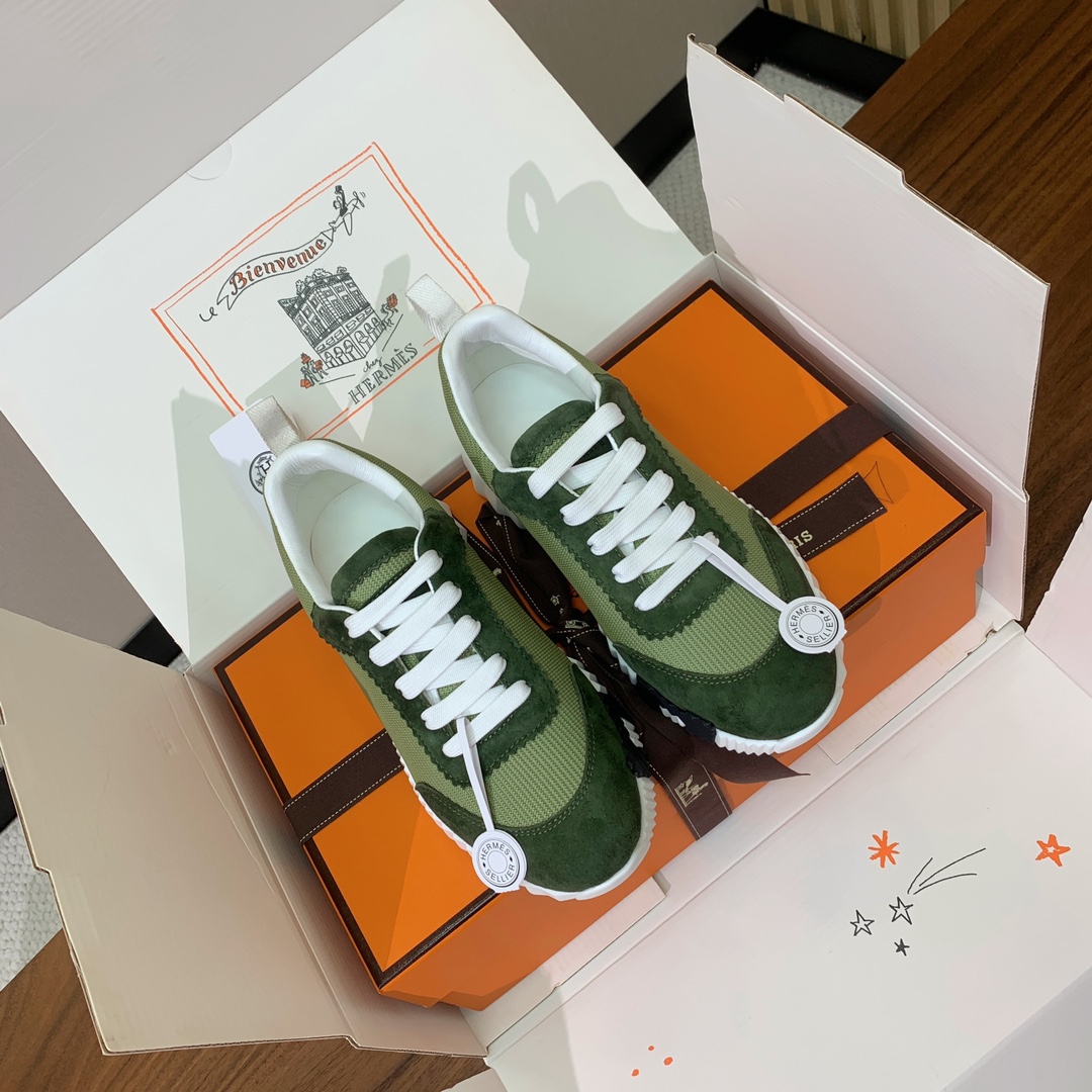 【Herm*s】情侣款顶级版本运动鞋。上脚轻便舒适。鞋面羊京搭配定制网面。羊皮垫脚。增高3cm。原版开模