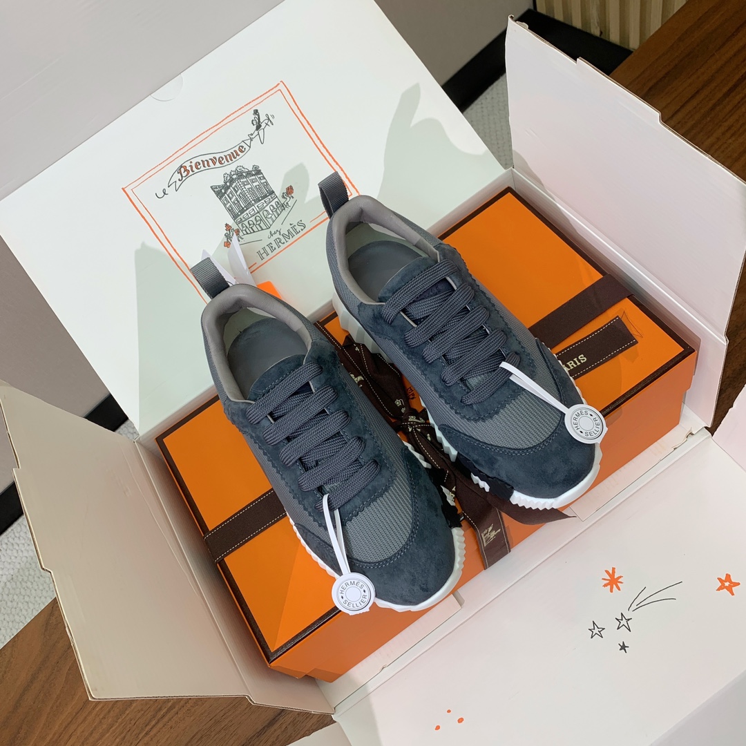【Herm*s】情侣款顶级版本运动鞋。上脚轻便舒适。鞋面羊京搭配定制网面。羊皮垫脚。增高3cm。原版开模