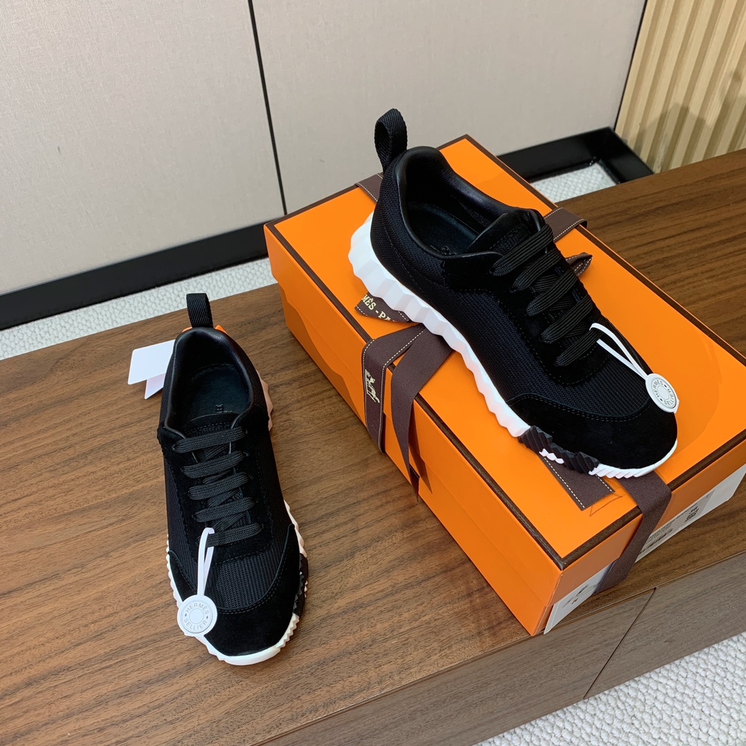 【Herm*s】情侣款顶级版本运动鞋。上脚轻便舒适。鞋面羊京搭配定制网面。羊皮垫脚。增高3cm。原版开模