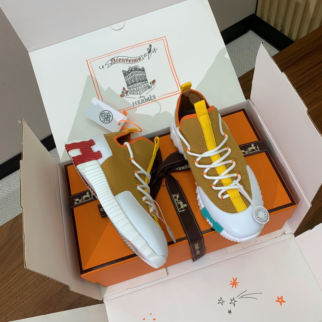 【Herm*s】情侣款顶级版本运动鞋。上脚轻便舒适。鞋面牛皮搭配定制针织。羊皮垫脚。增高3cm。原版开模