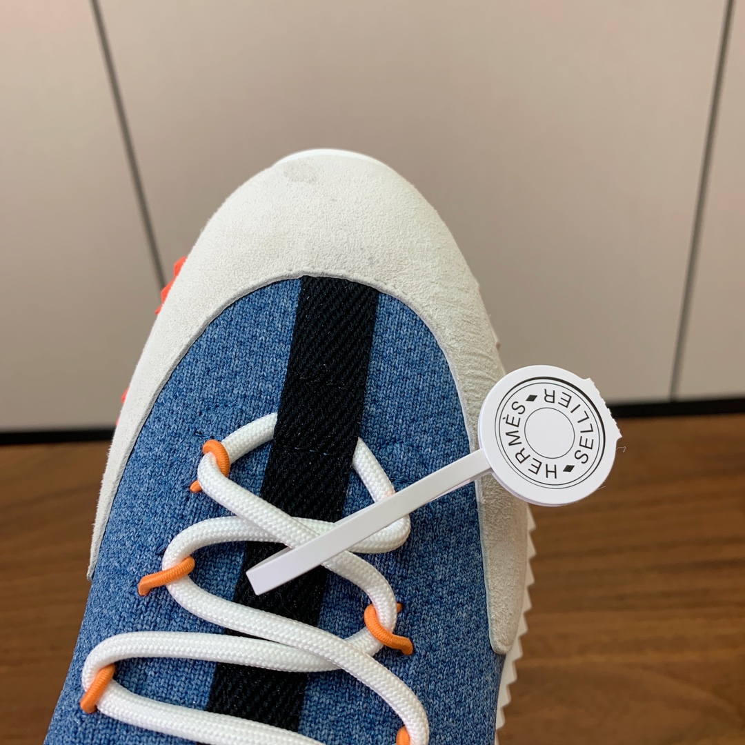 【Herm*s】情侣款顶级版本运动鞋。上脚轻便舒适。鞋面牛皮搭配定制针织。羊皮垫脚。增高3cm。原版开模